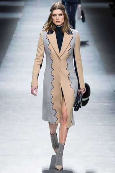 Look 29